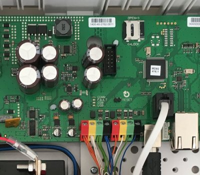 detail základní desky - sběrnicová ústředna Jablotron 100