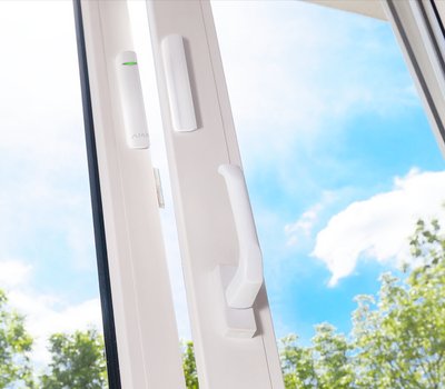 DoorProtect - magnetický detektor otevření dveří a oken
