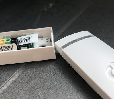 Sběrnicový magnetický detektor otevření oken a dveří