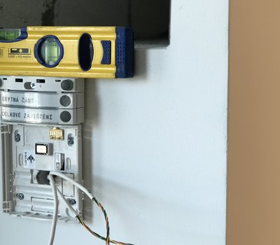 Montáž sběrnicové klávesnice s ovládáním jednotlivých sekcí